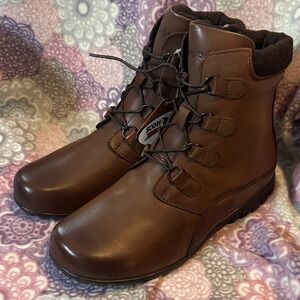 Women’s Brown Leather Lace-Up Ankle Boots